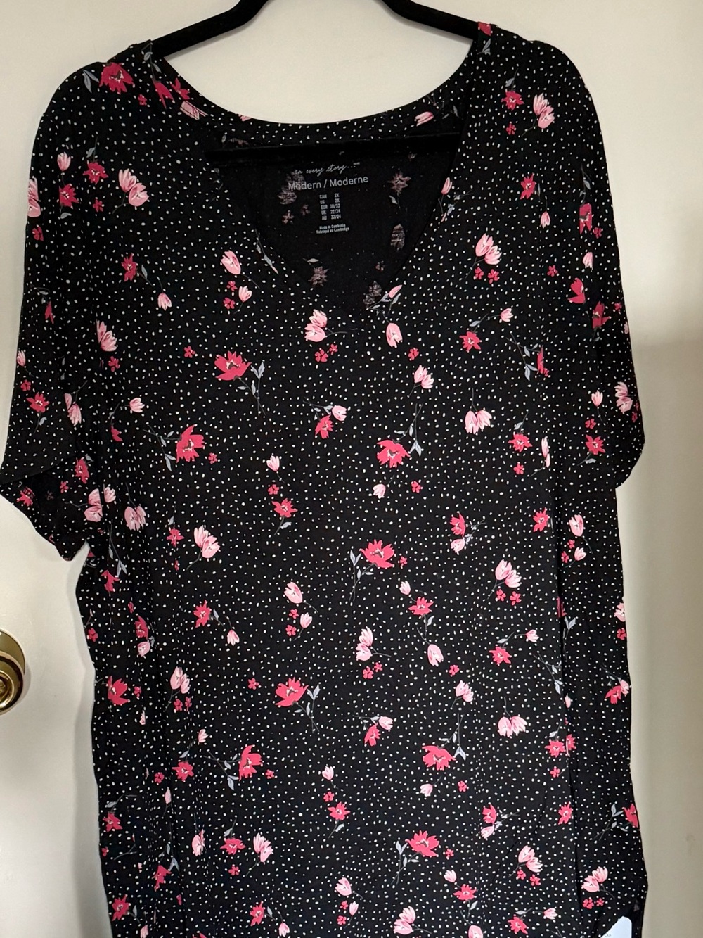 Penningtons (In every story)Black Short Sleeve V-Neck Top with Pink Floral Print